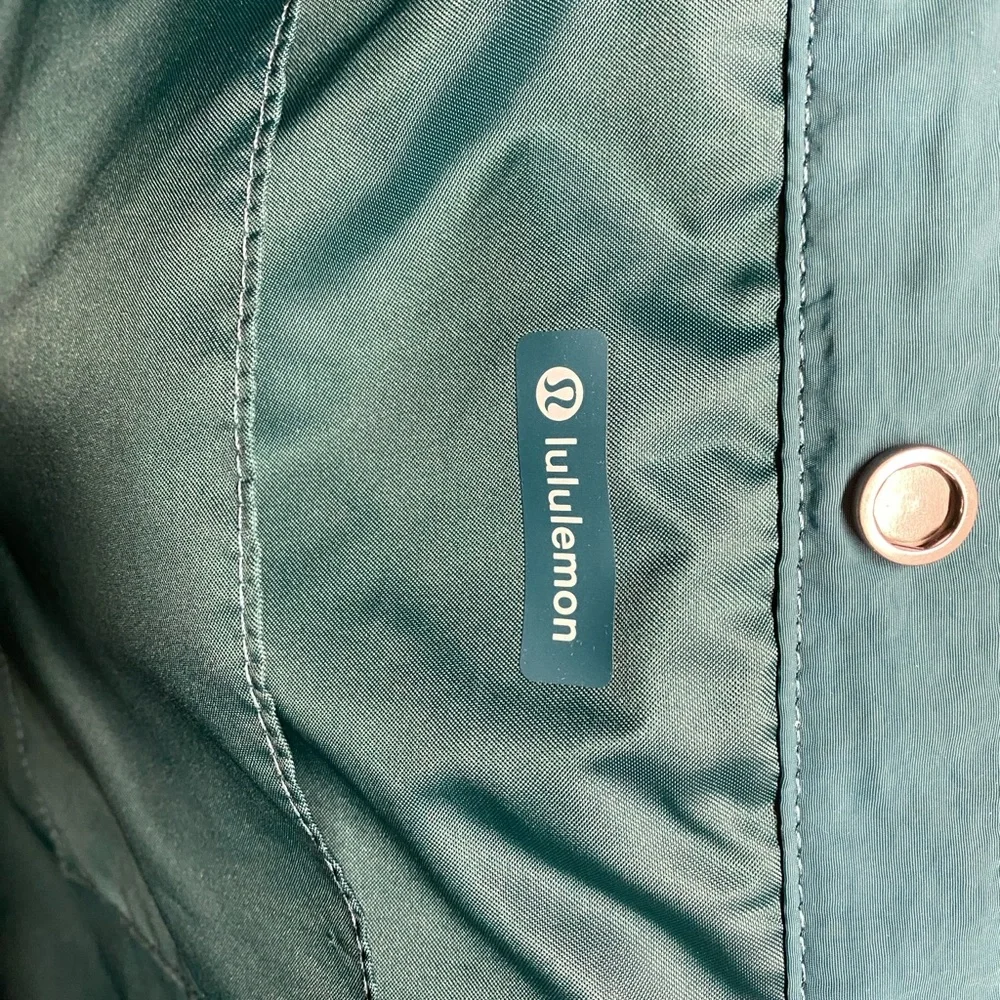Lululemon Daily Pocket Tote - Picture 8 of 8